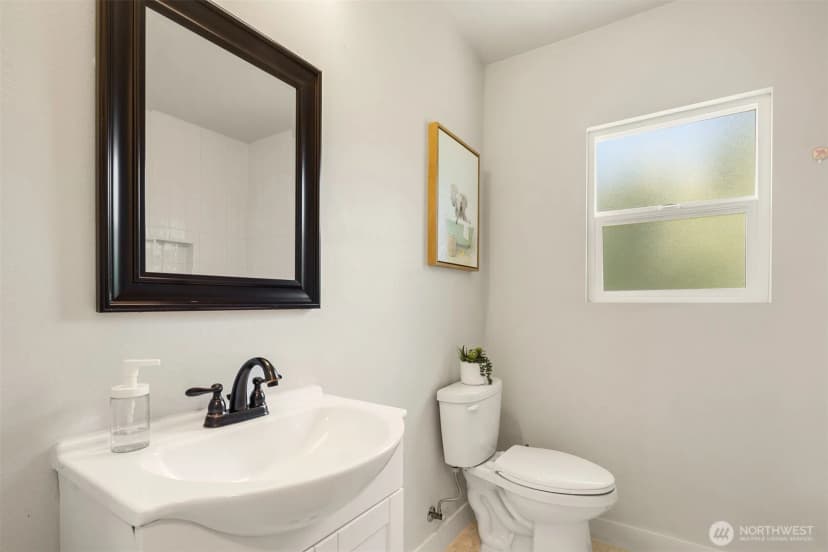 Property photo for 11558 Fremont Avenue, Seattle photo 16