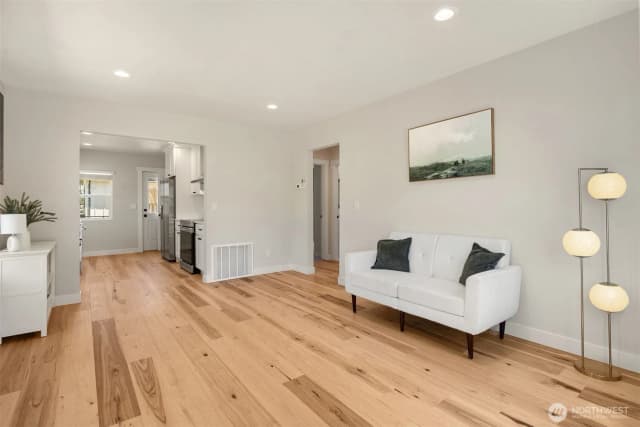 Property photo for 11558 Fremont Avenue, Seattle photo 4