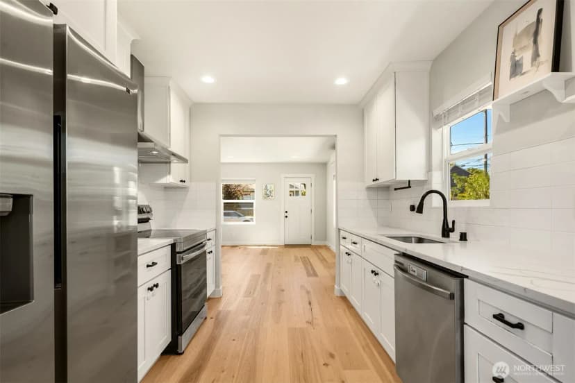 Property photo for 11558 Fremont Avenue, Seattle photo 12