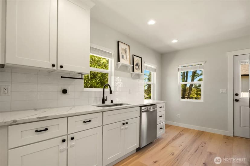 Property photo for 11558 Fremont Avenue, Seattle photo 10