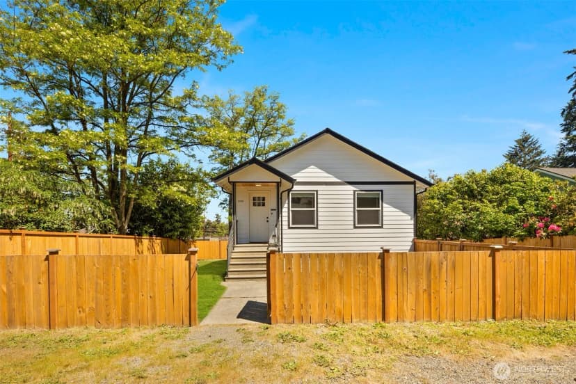 Property photo for 11558 Fremont Avenue, Seattle photo 28