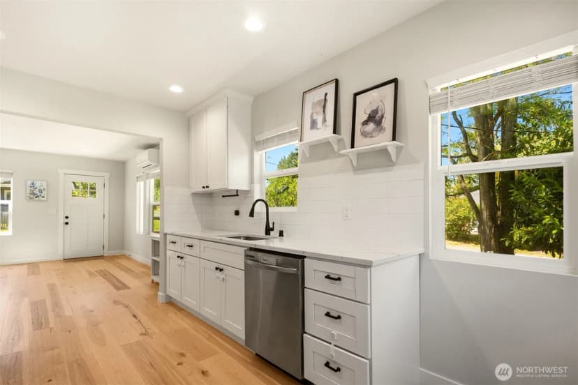 Property photo for 11558 Fremont Avenue, Seattle photo 11