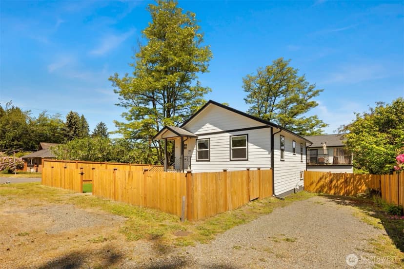 Property photo for 11558 Fremont Avenue, Seattle photo 29