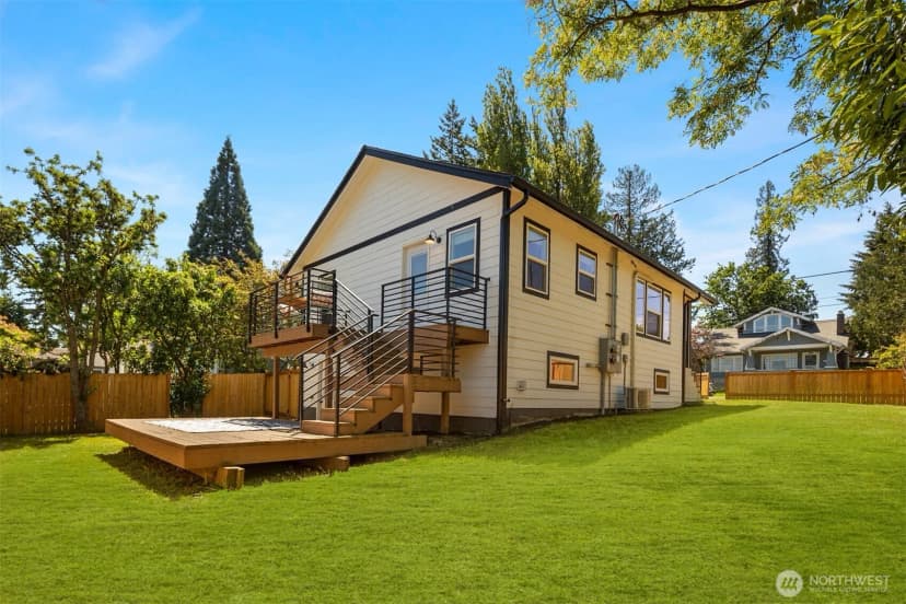 Property photo for 11558 Fremont Avenue, Seattle photo 26