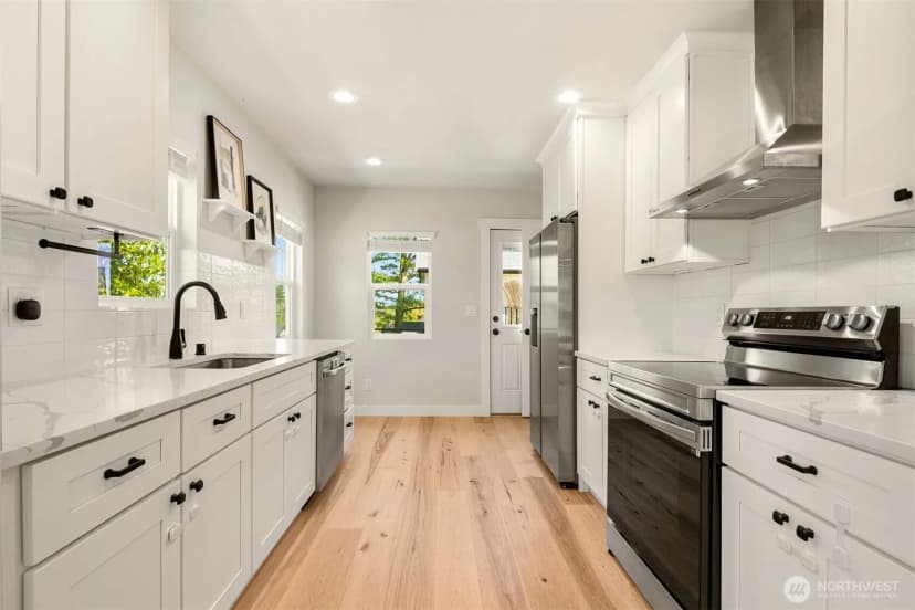 Property photo for 11558 Fremont Avenue, Seattle photo 8