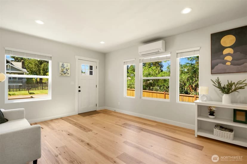 Property photo for 11558 Fremont Avenue, Seattle photo 6