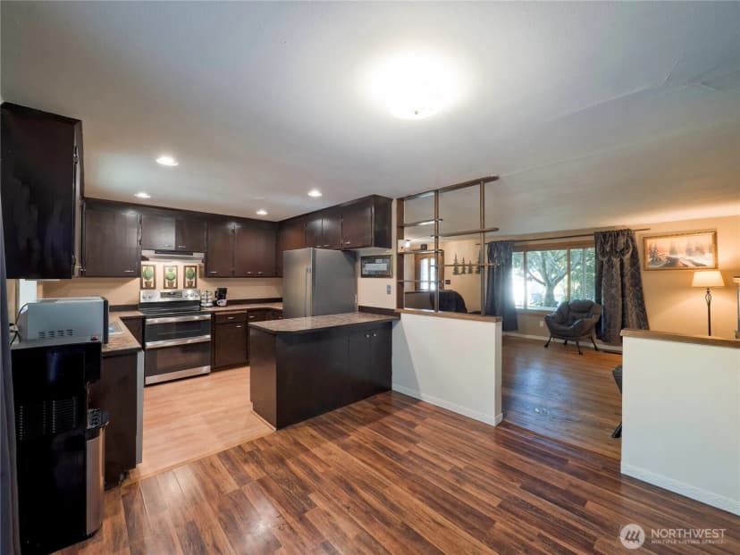 Property photo for 30443 3rd Avenue S, Federal Way photo 8