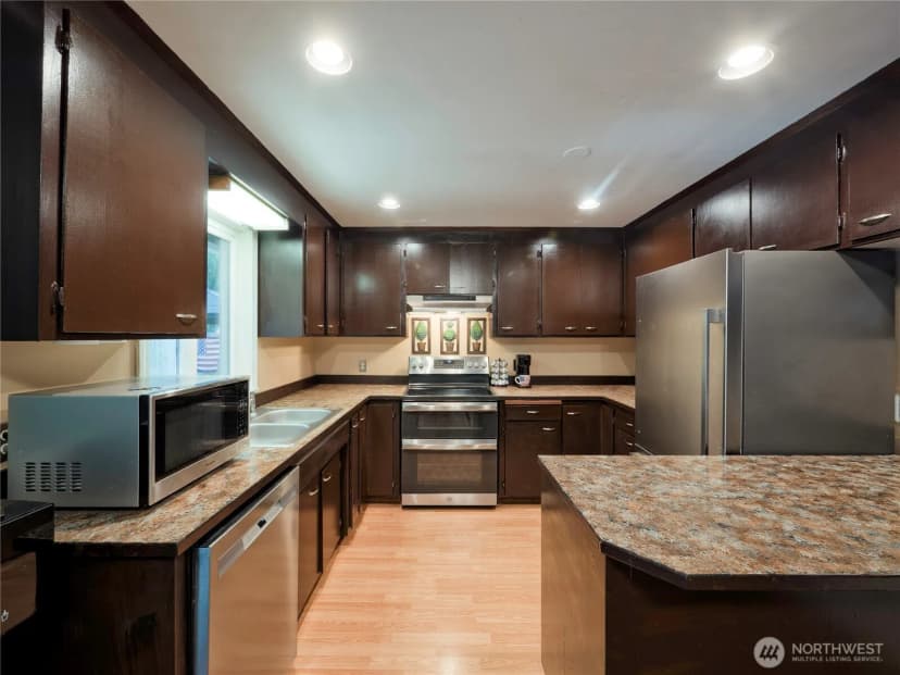 Property photo for 30443 3rd Avenue S, Federal Way photo 11