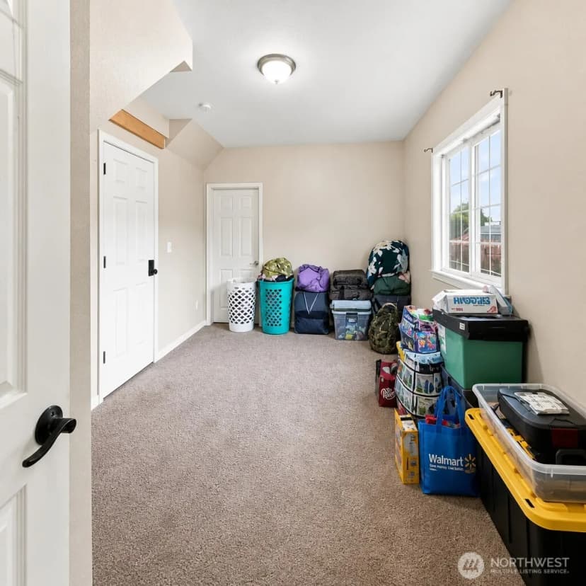 Property photo for 702 5th Avenue Nw, Puyallup photo 8