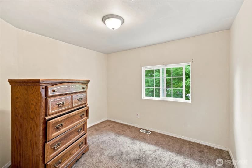 Property photo for 702 5th Avenue Nw, Puyallup photo 18