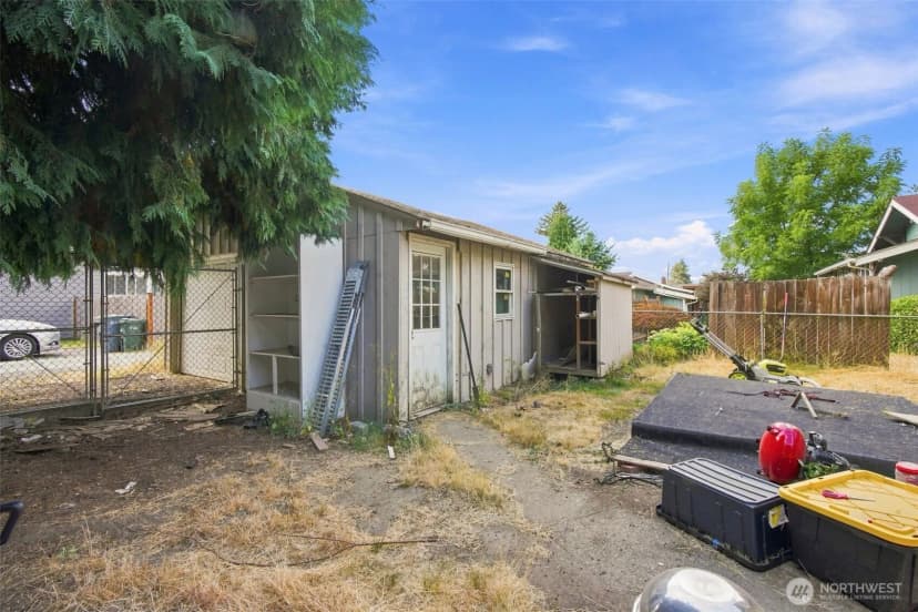 Property photo for 702 5th Avenue Nw, Puyallup photo 21