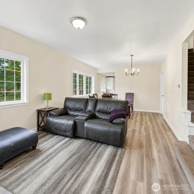 Property photo for 702 5th Avenue Nw, Puyallup photo 4