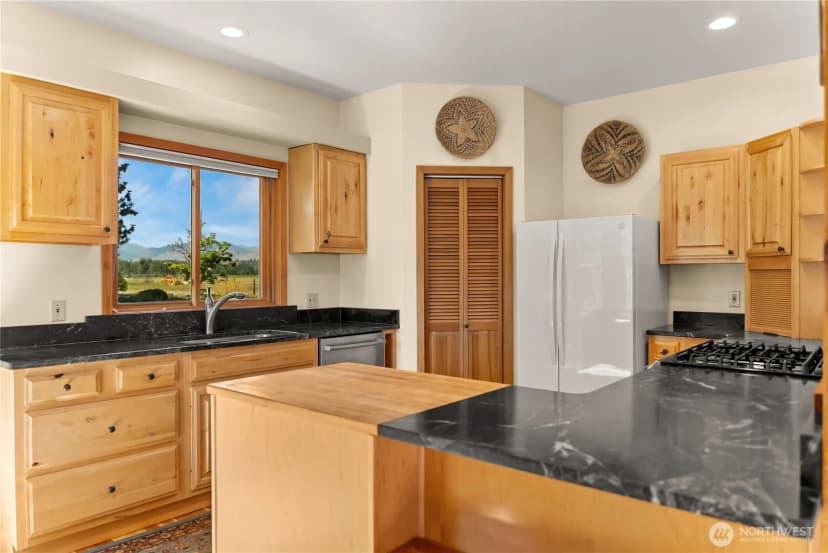 Property photo for 101 Evans, Winthrop photo 20