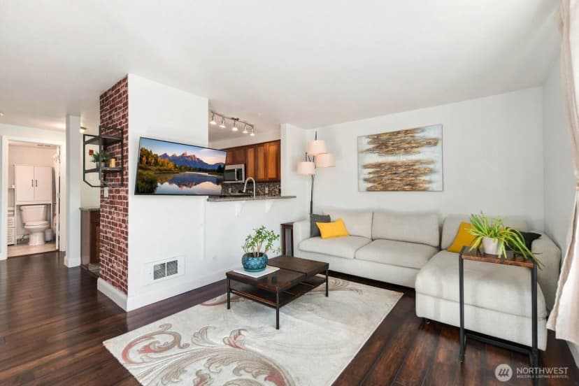 Property photo for 300 10th Avenue #a309, Seattle photo 3