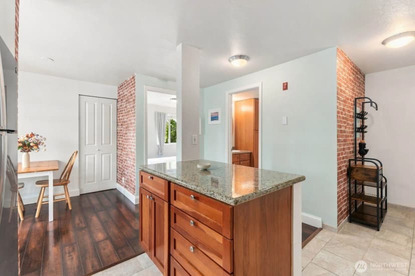 Property photo for 300 10th Avenue #a309, Seattle photo 7