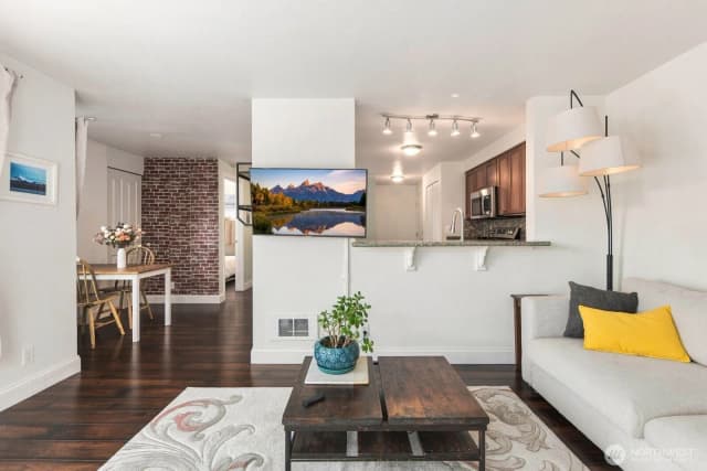 Property photo for 300 10th Avenue #a309, Seattle photo 4