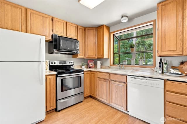 Property photo for 15808 Ne 112th Street, Redmond photo 3