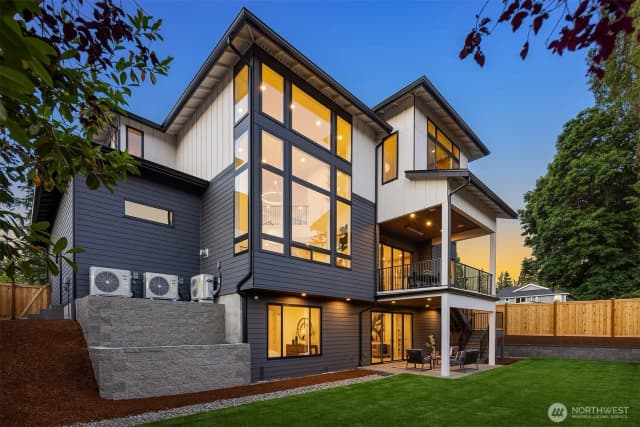 Property photo for 16039 Ne 3rd Street, Bellevue