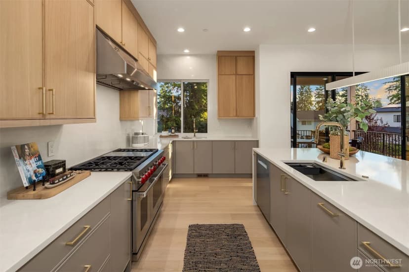 Property photo for 16039 Ne 3rd Street, Bellevue photo 10