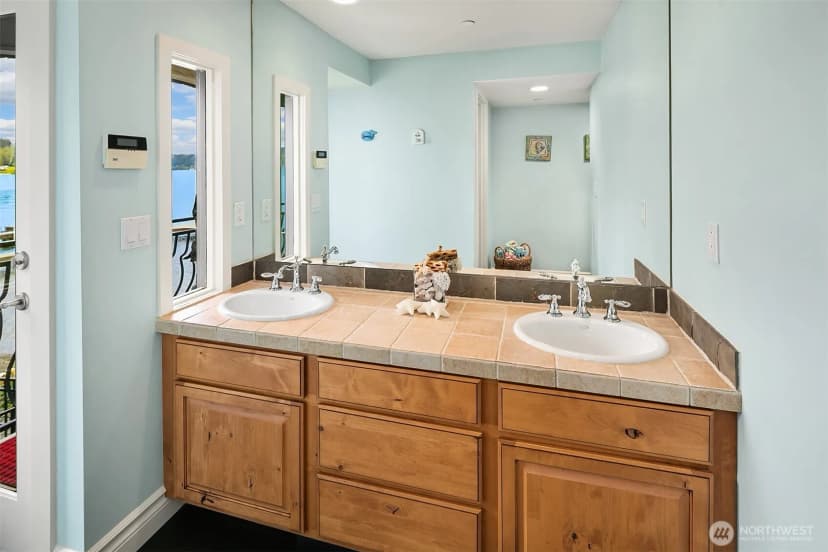 Property photo for 456 W Lake Sammamish Parkway Se, Bellevue photo 33