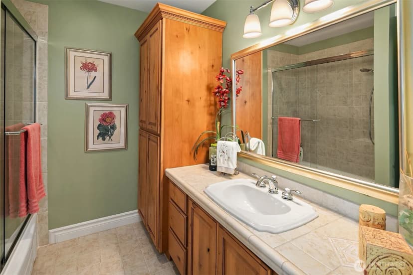 Property photo for 456 W Lake Sammamish Parkway Se, Bellevue photo 18