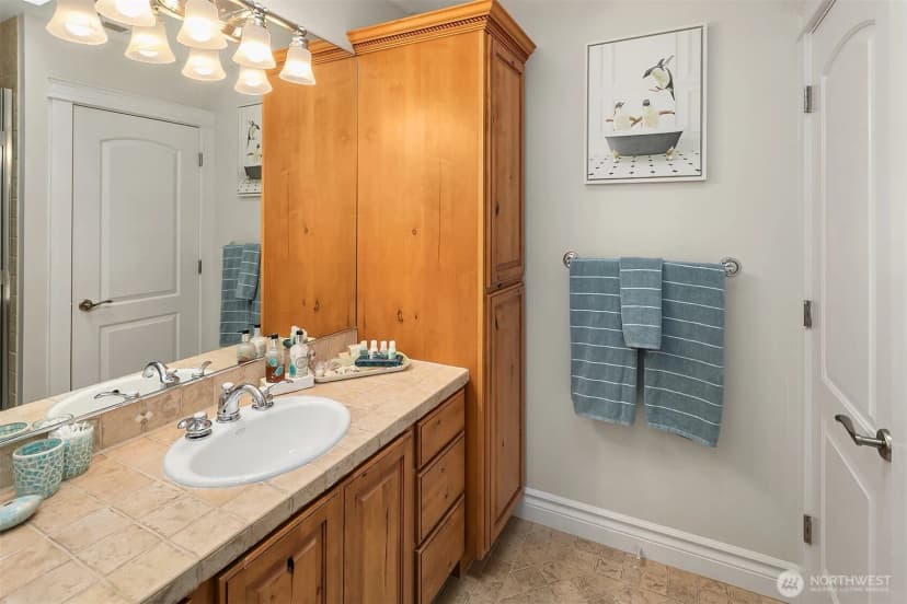 Property photo for 456 W Lake Sammamish Parkway Se, Bellevue photo 29