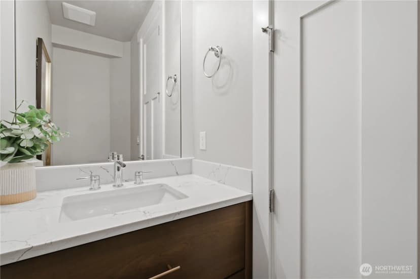 Property photo for 12229 Ne 100th Street, Kirkland photo 3