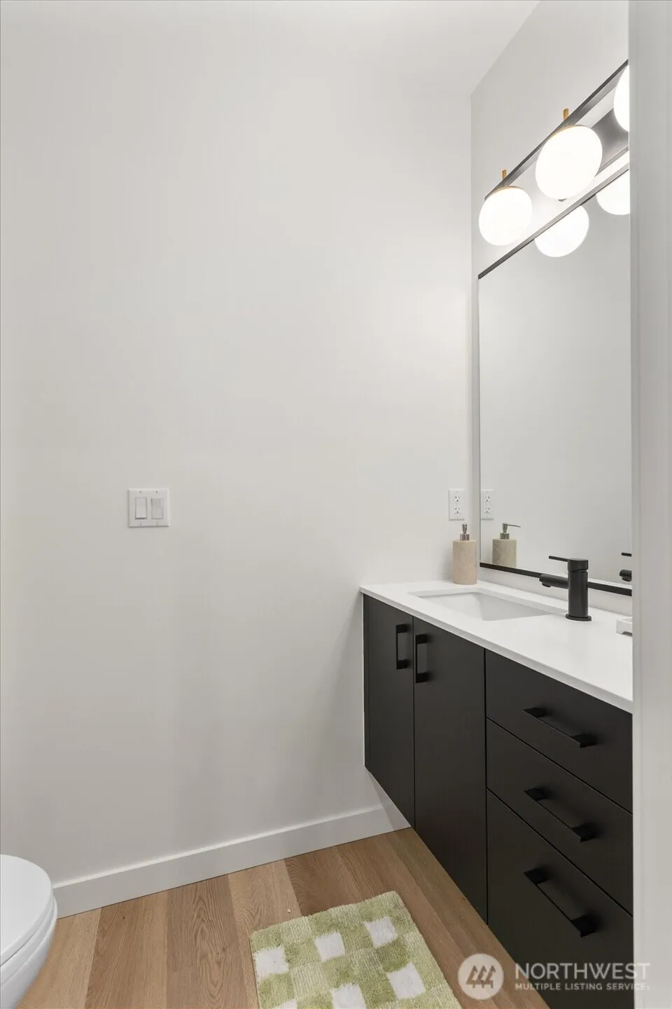 Property photo for 11341 B 23rd Avenue Ne, Seattle photo 4