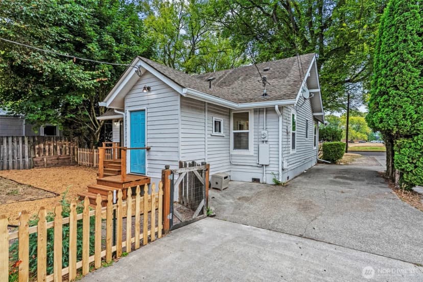 Property photo for 1817 Nichols Boulevard, Longview photo 28