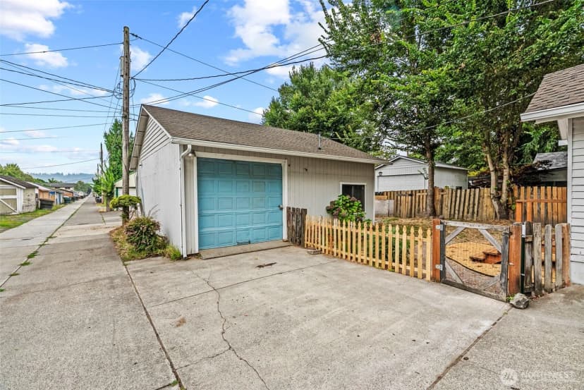 Property photo for 1817 Nichols Boulevard, Longview photo 29