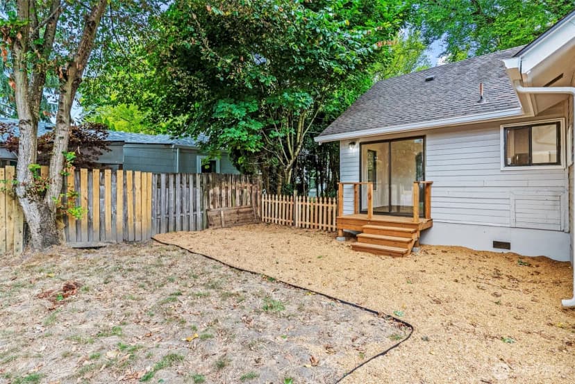 Property photo for 1817 Nichols Boulevard, Longview photo 25