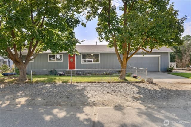 Property photo for 948 N 4th Ave, Okanogan