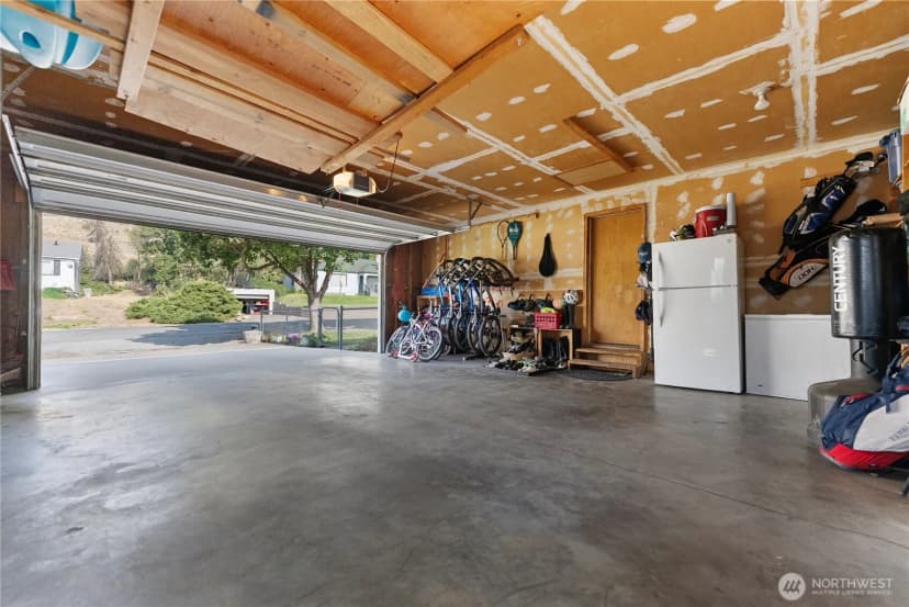 Property photo for 948 N 4th Ave, Okanogan photo 37