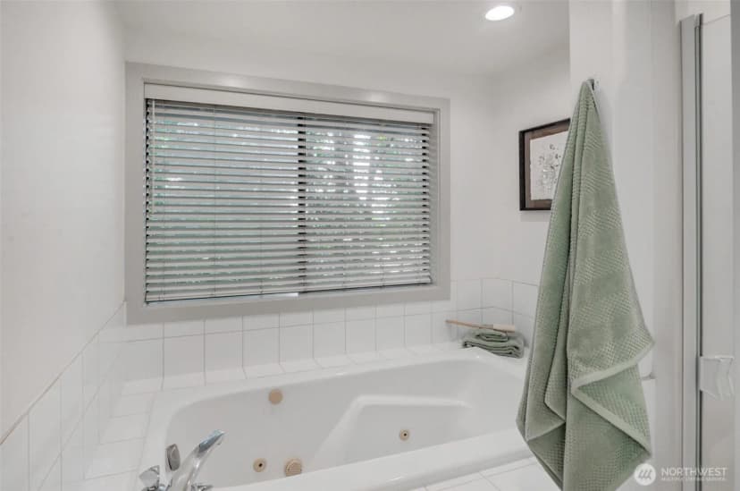 Property photo for 2308 Ne 123rd Street, Seattle photo 18