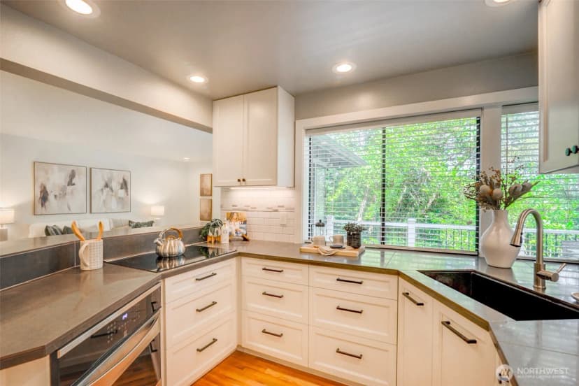 Property photo for 2308 Ne 123rd Street, Seattle photo 7