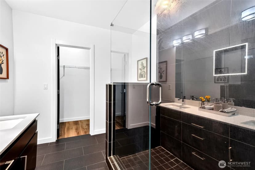 Property photo for 2122 Ne 89th Street, Seattle photo 11