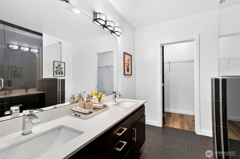 Property photo for 2122 Ne 89th Street, Seattle photo 10