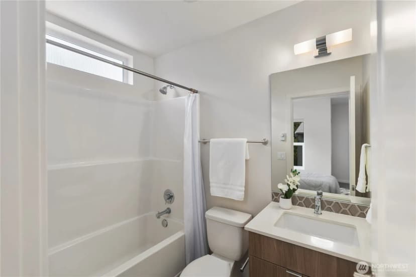 Property photo for 18309 11th Avenue Ne #b, Shoreline photo 29