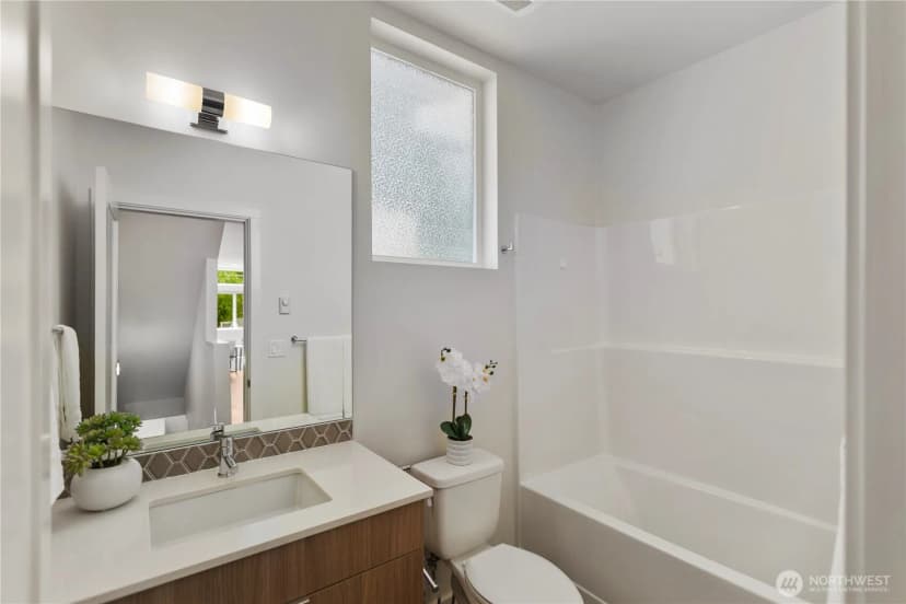 Property photo for 18309 11th Avenue Ne #b, Shoreline photo 23