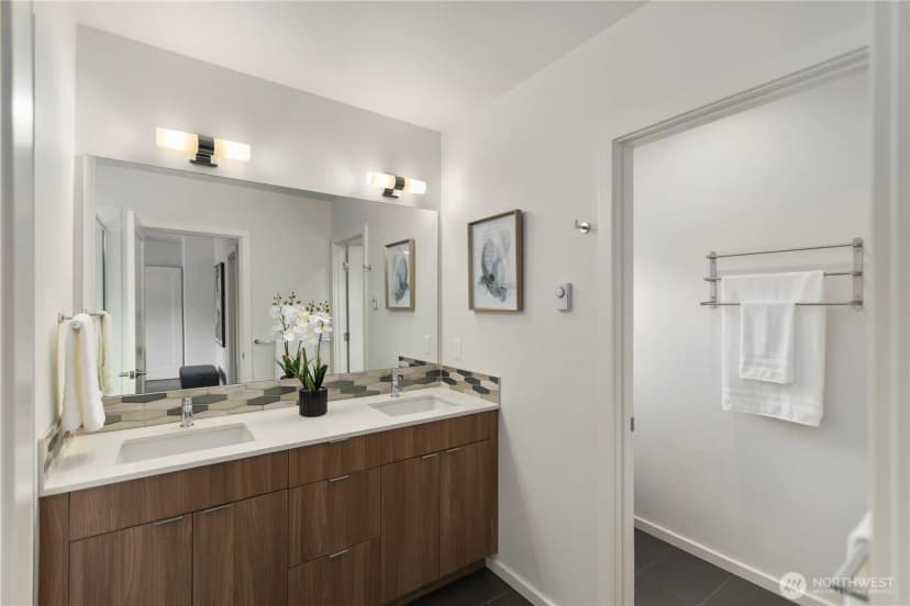 Property photo for 18309 11th Avenue Ne #b, Shoreline photo 34