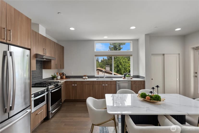 Property photo for 18309 11th Avenue Ne #b, Shoreline photo 13