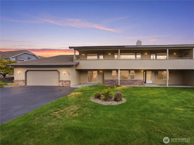 Property photo for 1380 Eastmont Avenue #304, East Wenatchee photo 2