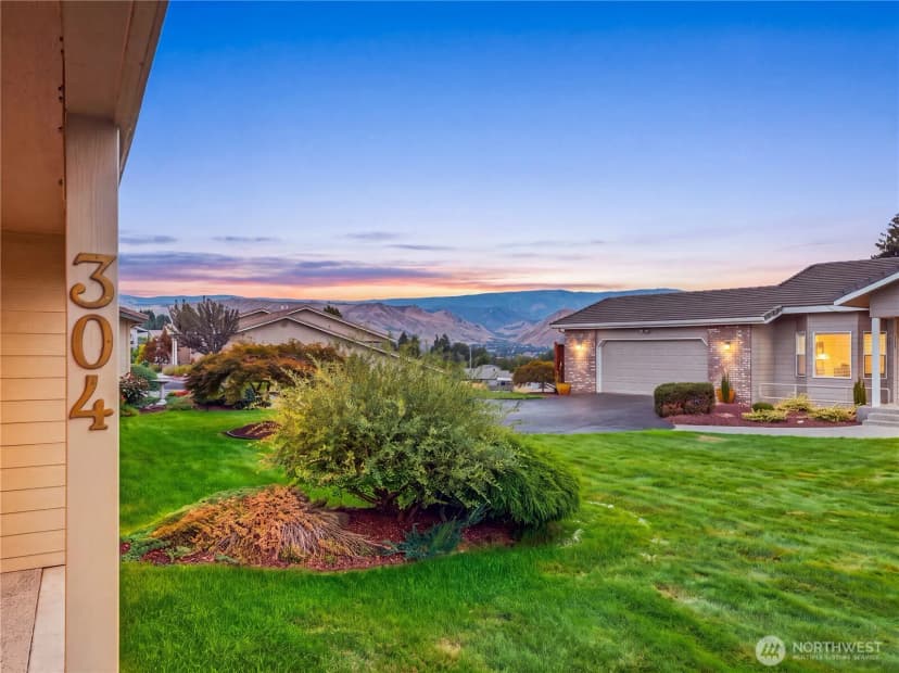 Property photo for 1380 Eastmont Avenue #304, East Wenatchee photo 3