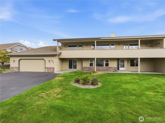 Property photo for 1380 Eastmont Avenue #304, East Wenatchee