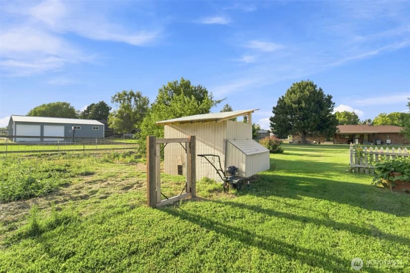 Property photo for 4605 W 12th Avenue, Kennewick photo 35