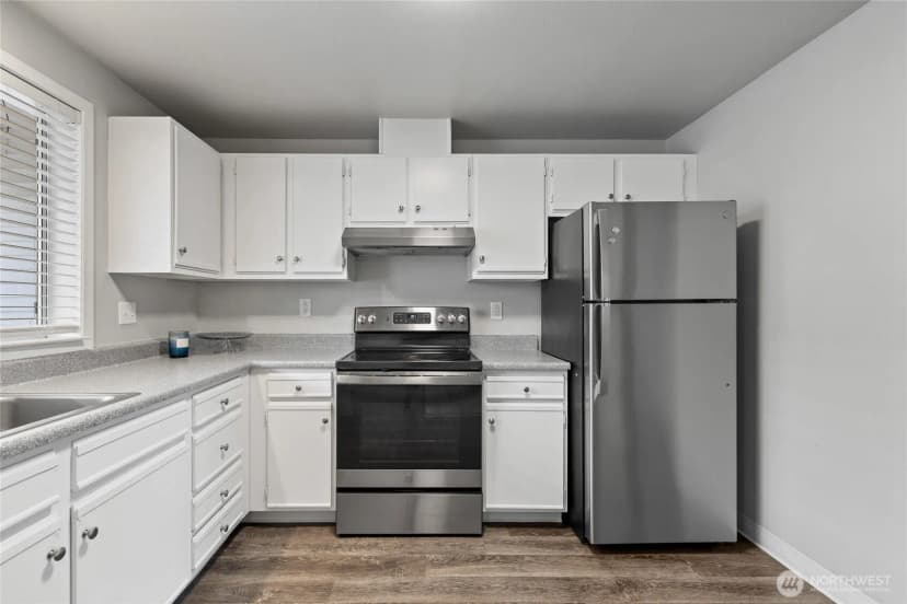 Property photo for 332 S 327th Lane, Federal Way photo 5