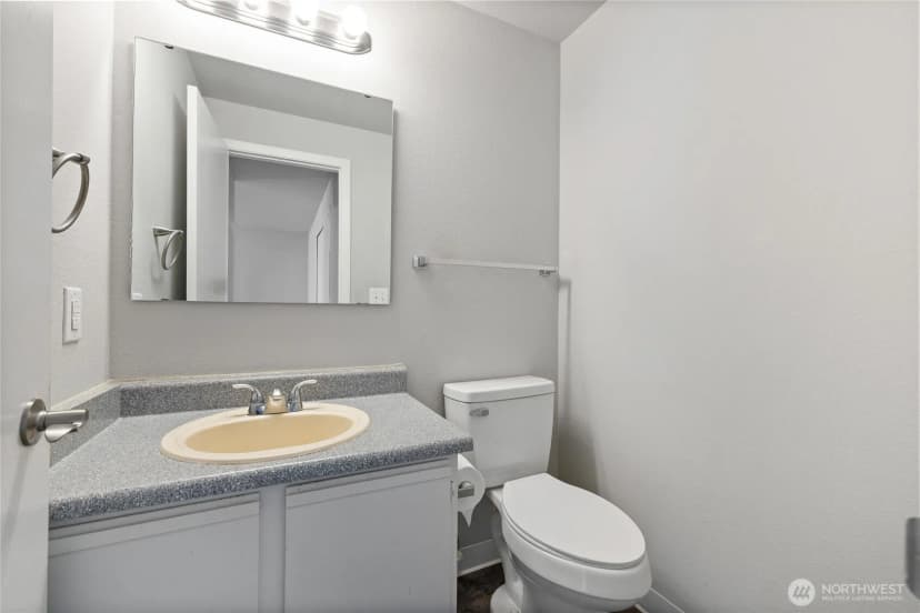 Property photo for 332 S 327th Lane, Federal Way photo 10