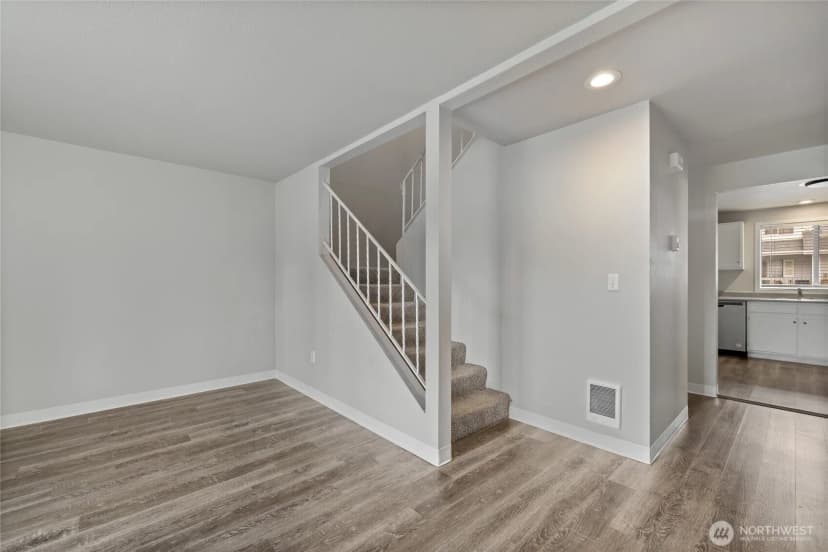 Property photo for 332 S 327th Lane, Federal Way photo 12