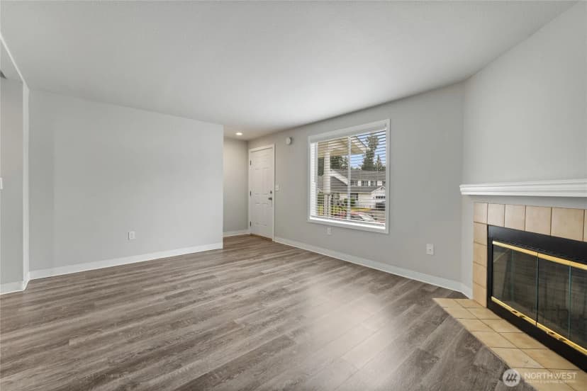 Property photo for 332 S 327th Lane, Federal Way photo 3