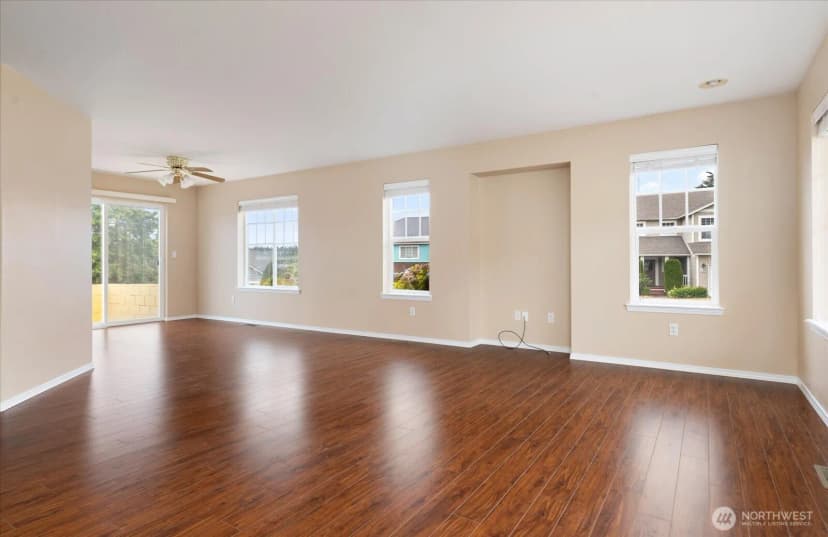 Property photo for 2177 Sw Sunnyside Avenue, Oak Harbor photo 6
